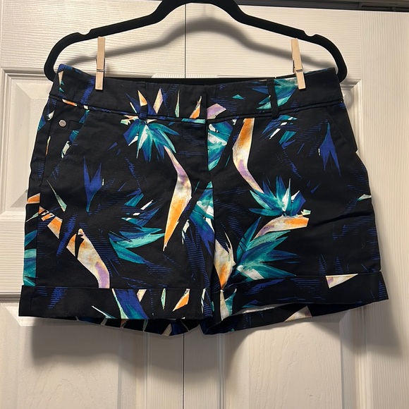 🌻 2/$10 🌻 Patterned shorts, Apt. 9, size 8 - Picture 2 of 8
